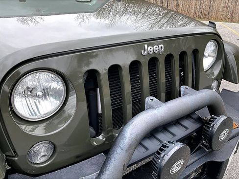 Used 2015 Jeep Wrangler Unlimited Sahara w/ Dual Top Group AWD/4WD image 31