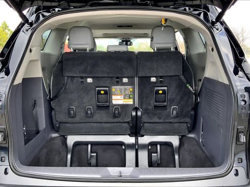 Used 2022 Toyota Sienna XLE image 34