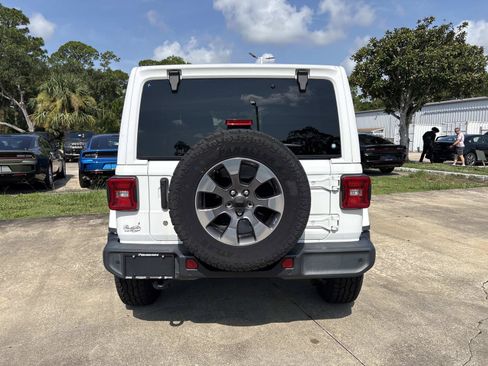 Used 2020 Jeep Wrangler Unlimited Sahara AWD/4WD image 4