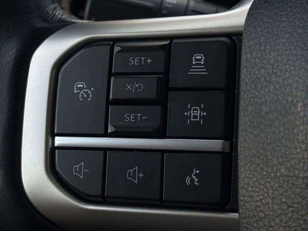 Used 2024 Ford Expedition Limited AWD/4WD image 32