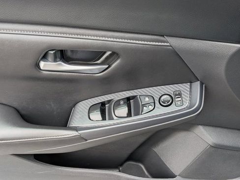 Used 2024 Nissan Sentra SV FWD image 18