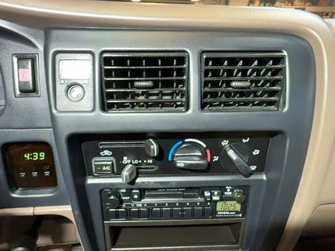 Used 1998 Toyota Tacoma 4x4 Regular Cab image 22
