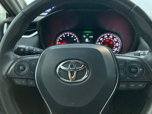 Used 2019 Toyota RAV4 XLE Premium FWD image 17