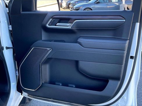 Used 2025 GMC Sierra 1500 SLT image 23