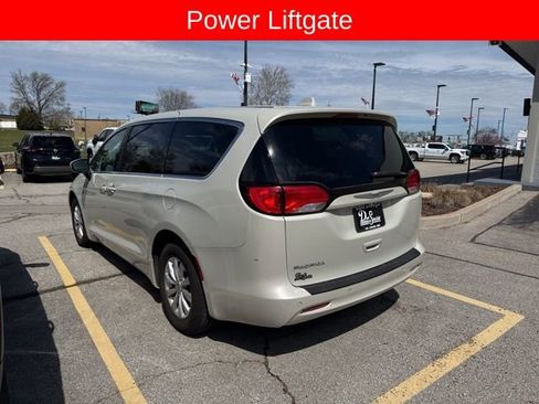 Used 2017 Chrysler Pacifica Touring w/ Tire & Wheel Group image 6