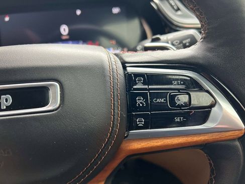 Used 2023 Jeep Grand Cherokee Summit AWD/4WD image 31
