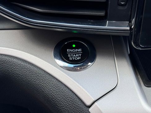 Used 2021 Ford Explorer XLT w/ Equipment Group 202A image 19