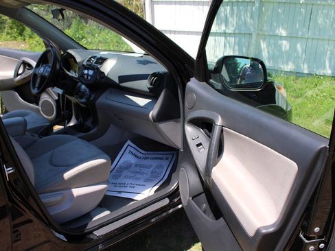 Used 2011 Toyota RAV4 4WD w/ Base L4 Extra Value Pkg image 35