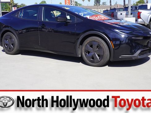 Used 2025 Toyota Prius LE FWD image 1
