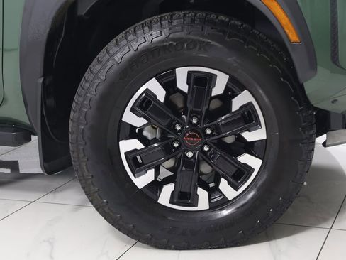 Used 2024 Nissan Frontier PRO-4X w/ Technology Package image 13