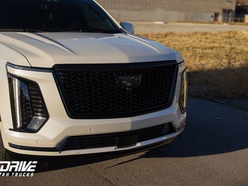 Used 2025 Cadillac Escalade Sport Platinum w/ LPO, ONYX Package image 3