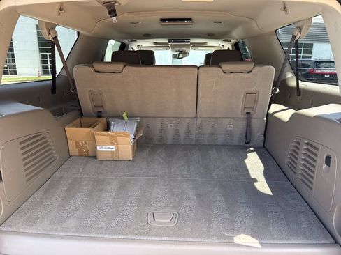 Used 2020 Chevrolet Suburban LT RWD image 18
