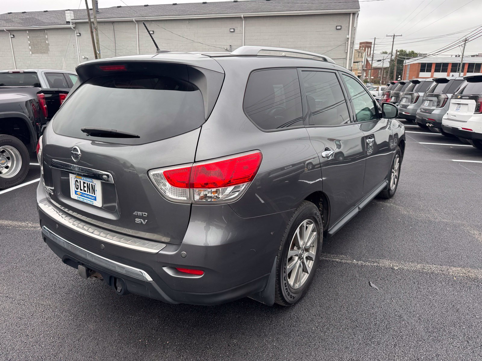 Used 2015 Nissan Pathfinder SV w/ Cargo Package FWD image 6