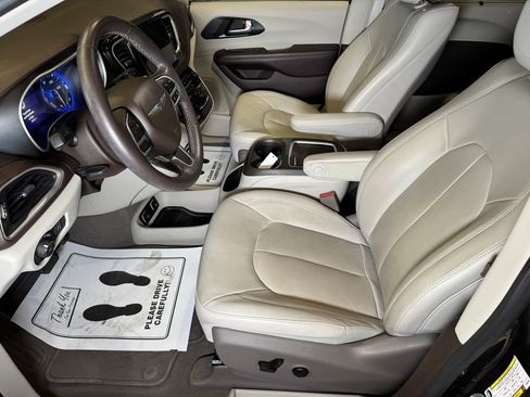 Used 2021 Chrysler Pacifica Touring-L w/ Uconnect Theater Family Group AWD/4WD image 20