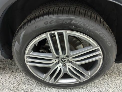 Used 2022 Mercedes-Benz GLS 450 4MATIC image 11