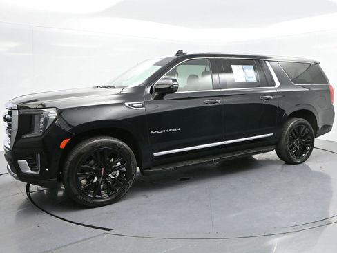 Used 2021 GMC Yukon XL SLT w/ SLT Premium Package image 3