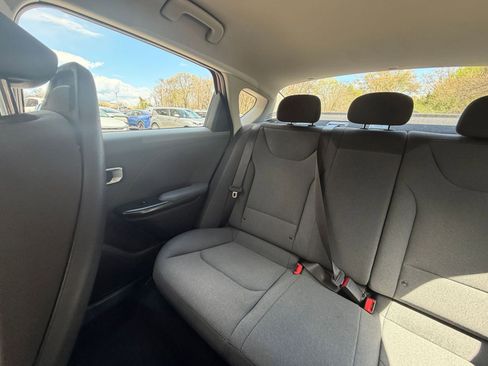 Used 2025 Kia K4 LXS image 38