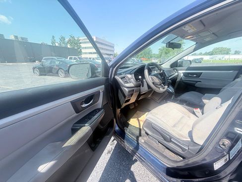 Used 2017 Honda CR-V LX image 9