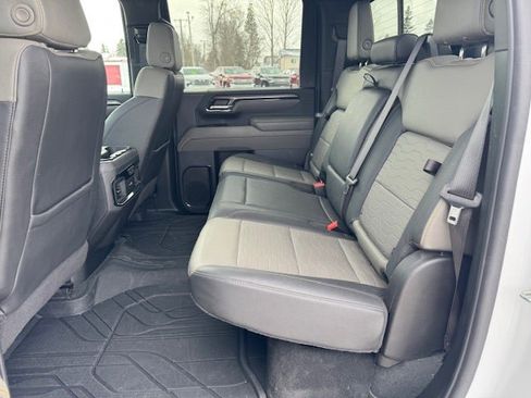 Used 2024 Chevrolet Silverado 2500 ZR2 w/ Technology Package image 17