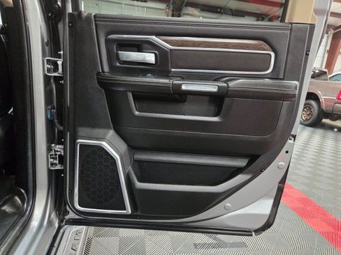 Used 2019 RAM 2500 Laramie AWD/4WD image 35