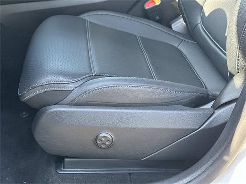 Certified 2025 Mercedes-Benz GLC 300 4MATIC image 17