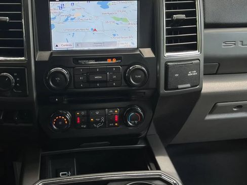 Used 2018 Ford F250 XLT w/ XLT Premium Package AWD/4WD image 14