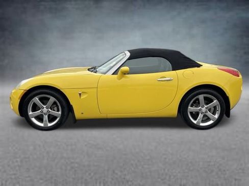 Used 2007 Pontiac Solstice Convertible w/ Premium Package image 2