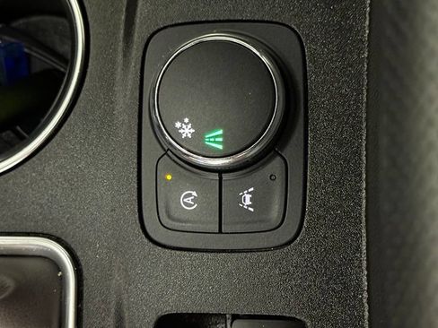 Used 2023 Chevrolet Traverse RS FWD image 23