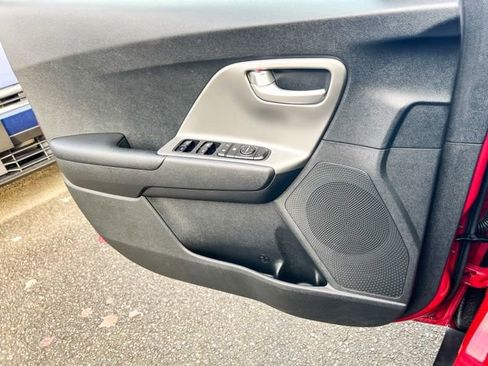 Certified 2022 Kia Niro LX image 14