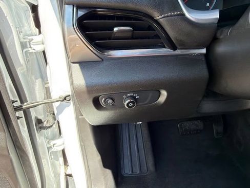 Used 2021 Chevrolet Traverse LS AWD/4WD image 18