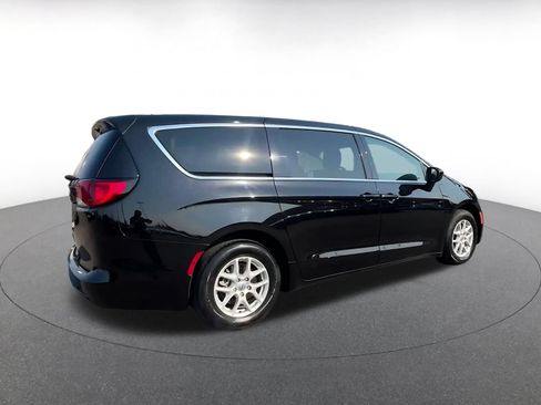 Used 2024 Chrysler Voyager LX FWD image 12