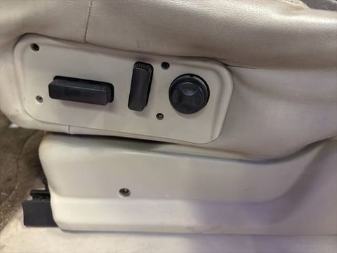 Used 2002 Cadillac Escalade EXT image 22