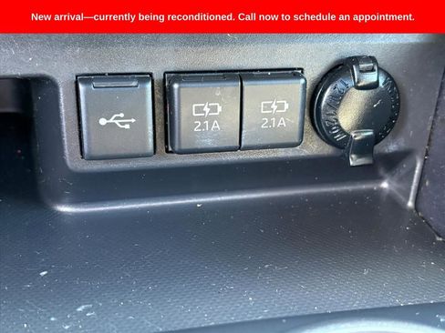 Used 2021 Toyota Highlander XLE image 25