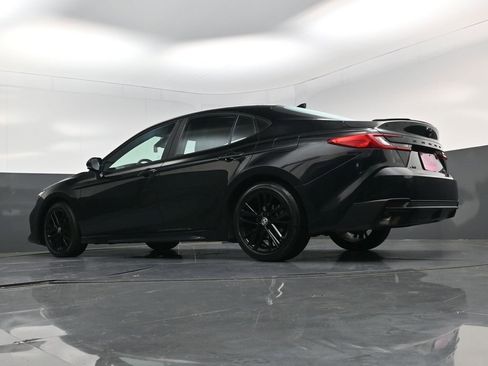 Used 2025 Toyota Camry SE w/ Convenience Package FWD image 15