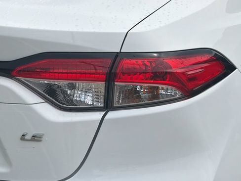 Used 2025 Toyota Corolla LE w/ LE Premium Package FWD image 29