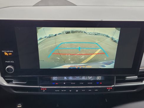 Used 2025 Toyota Sienna XLE Woodland Edition image 21