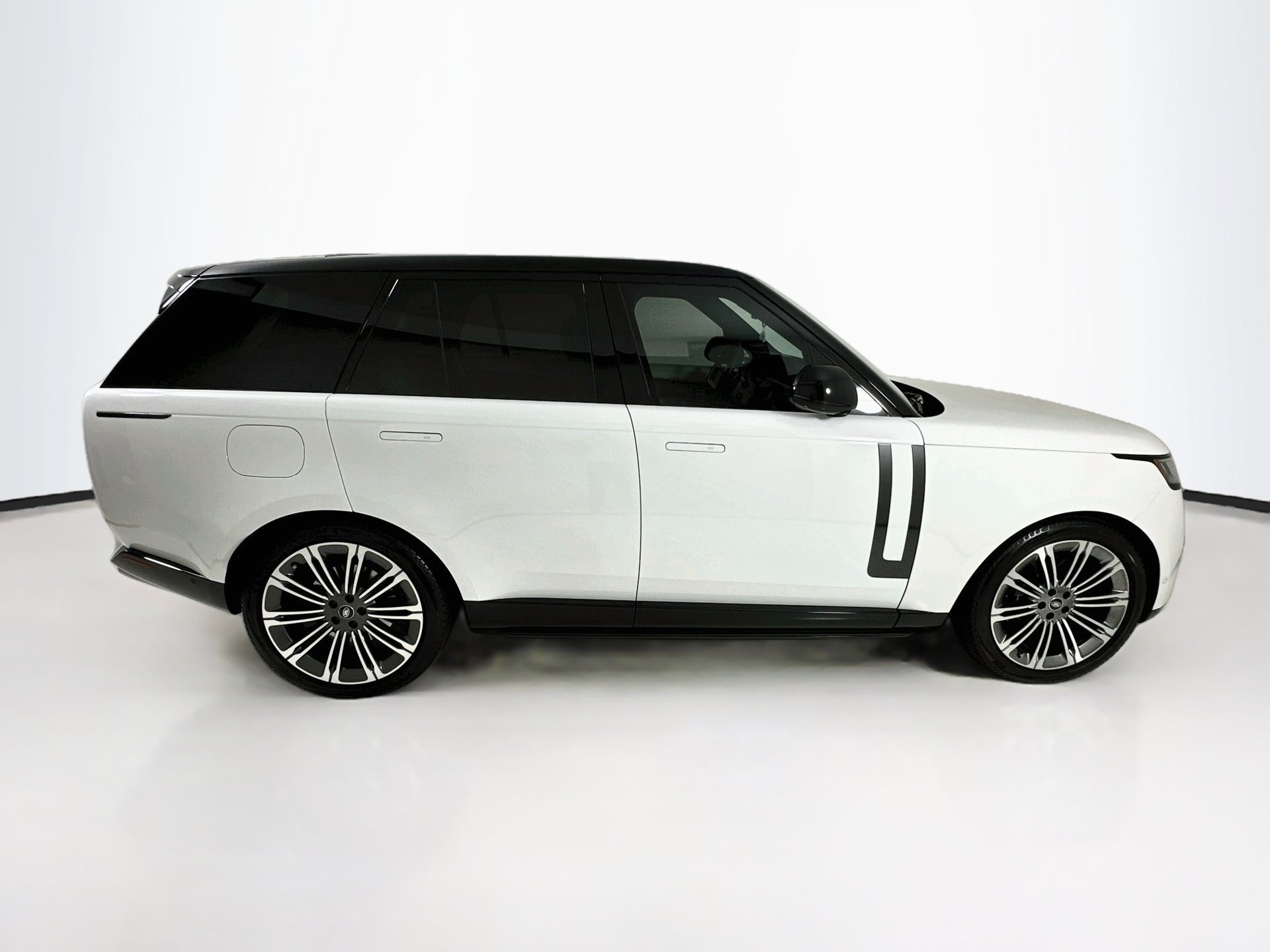 Used 2024 Land Rover Range Rover SE AWD/4WD image 9