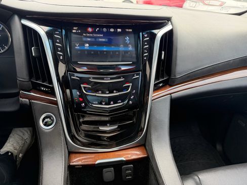 Used 2018 Cadillac Escalade Premium Luxury image 13