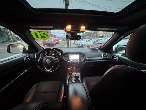 Used 2020 Jeep Grand Cherokee Altitude image 17