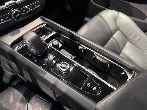 Used 2024 Volvo XC60 B5 Plus w/ Protection Package Premier image 16