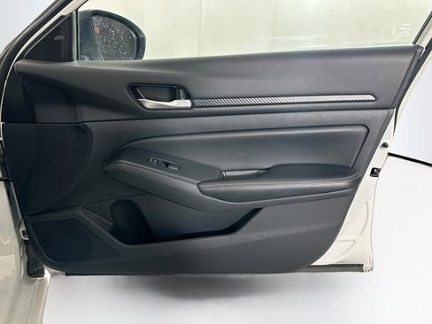 Used 2025 Nissan Altima 2.5 SV FWD image 30