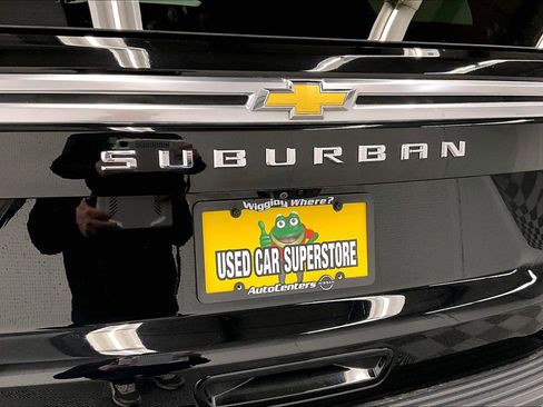 Used 2024 Chevrolet Suburban High Country AWD/4WD image 9