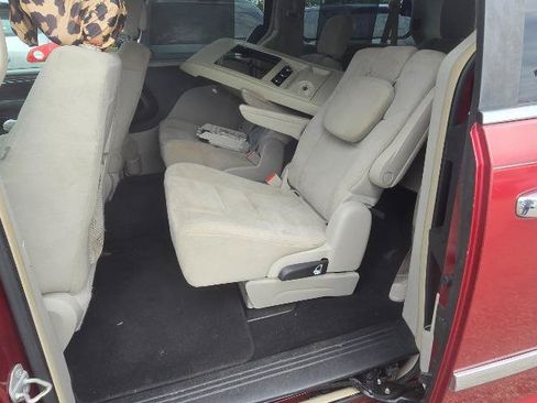 Used 2014 Chrysler Town & Country Touring w/ Driver Convenience Group FWD image 15