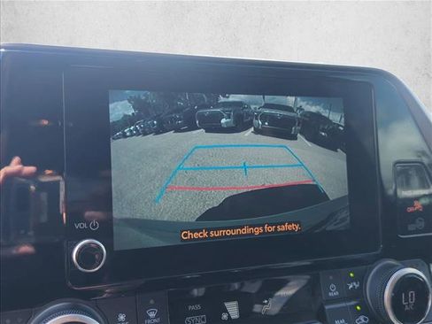 Used 2023 Toyota Highlander XLE FWD image 20