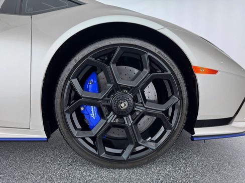 Used 2023 Lamborghini Huracan Tecnica RWD image 36