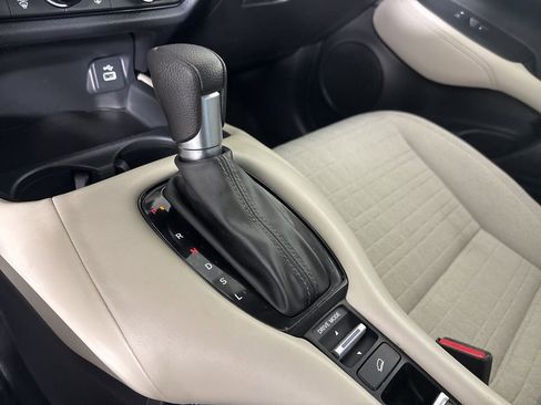 Used 2025 Honda HR-V LX image 17