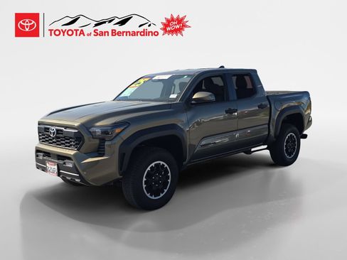 Certified 2025 Toyota Tacoma TRD Off-Road AWD/4WD image 1