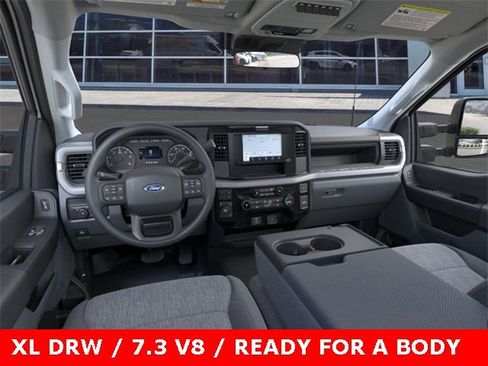New 2025 Ford F350 XL w/ XL Chrome Package image 9