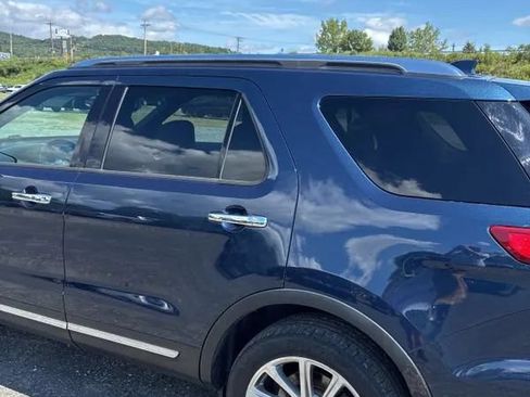 Used 2017 Ford Explorer Limited w/ Equipment Group 301A AWD/4WD image 4