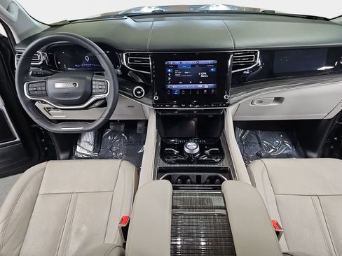 Used 2022 Jeep Wagoneer Series III w/ Premium Group I AWD/4WD image 10
